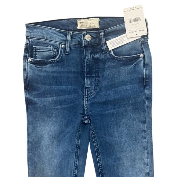 Free People Distressed Skinny Ripped Knee Jeans Blue Denim Women’s 25 Long NWT - Picture 2 of 5